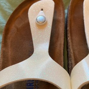 Birkenstock Gizeh sandal in Birko-Flor. Glittery!!